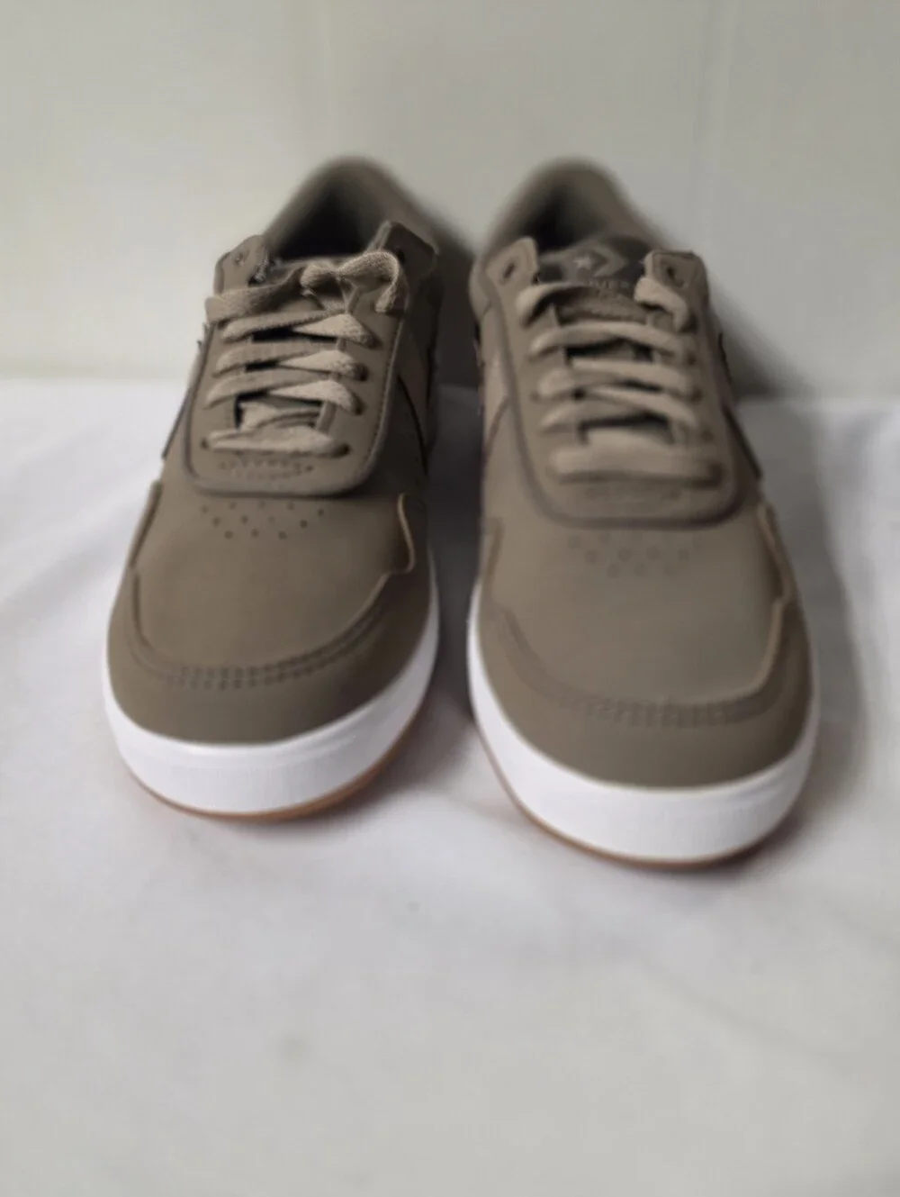 Converse Unisex Sport Casual Men's Low-Top Sneakers in Taupe with White Midsole